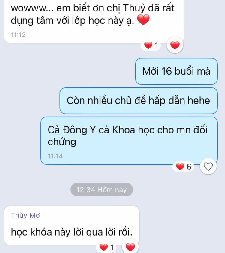 Học viên trò chuyện, khen lớp học có cả góc nhìn Đông y và khoa học để đối chứng, càng học càng cuốn